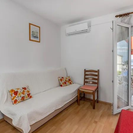 1 Bedroom In Apartment *