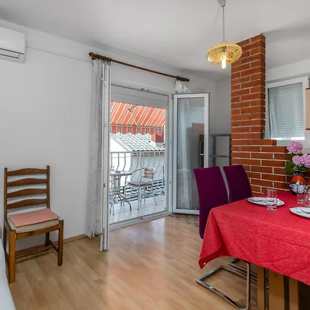 1 Bedroom Cozy In *